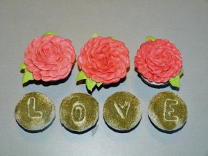 Love Wording and Rose Flower Cupcakes Singapore