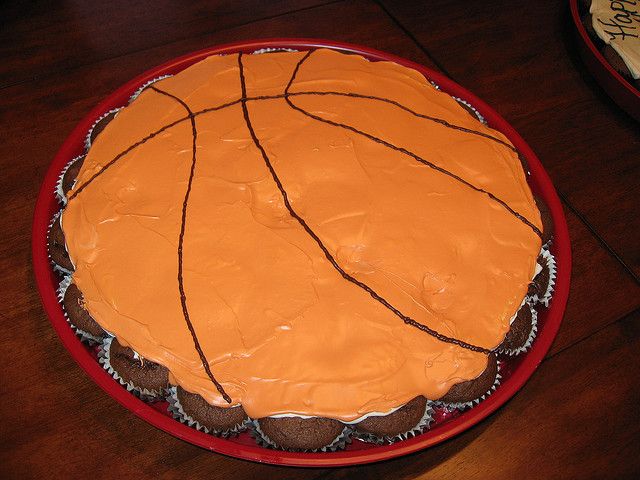 Basketball pull-apart cake