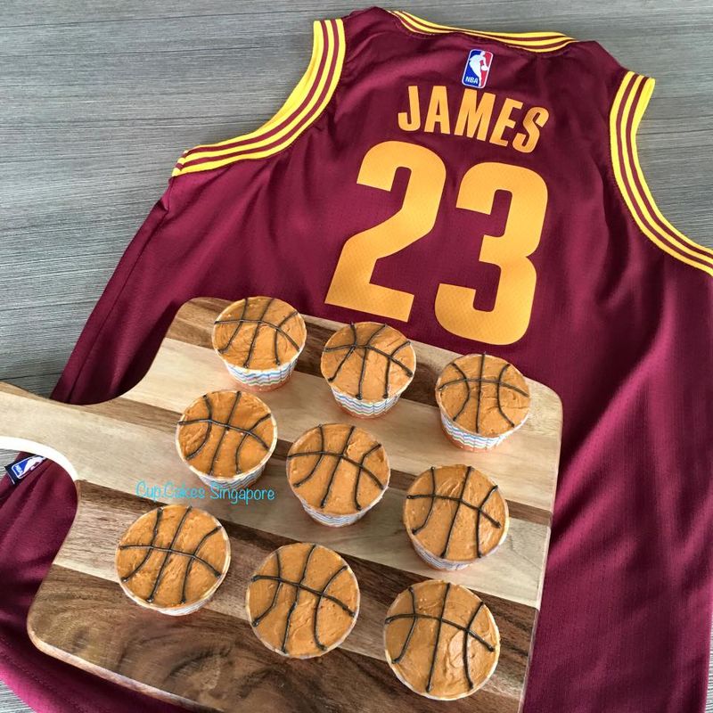 Basketball cupcakes
