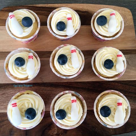 bowling cupcakes