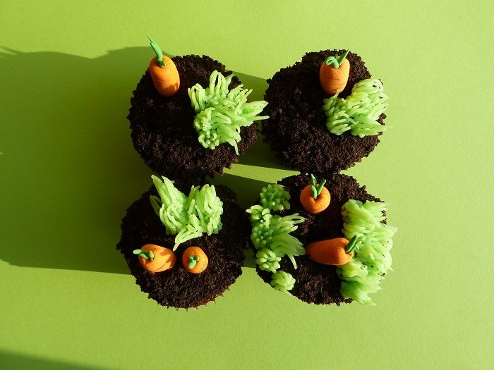 grass-and-carrot-cupcakes