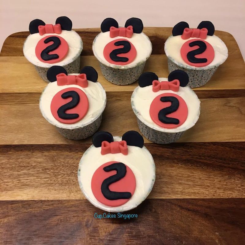 minnie-bow-cupcake