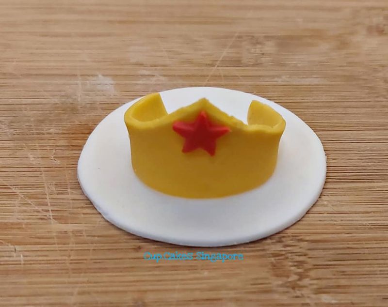 wonder woman crown