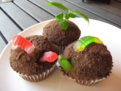 worms cupcake
